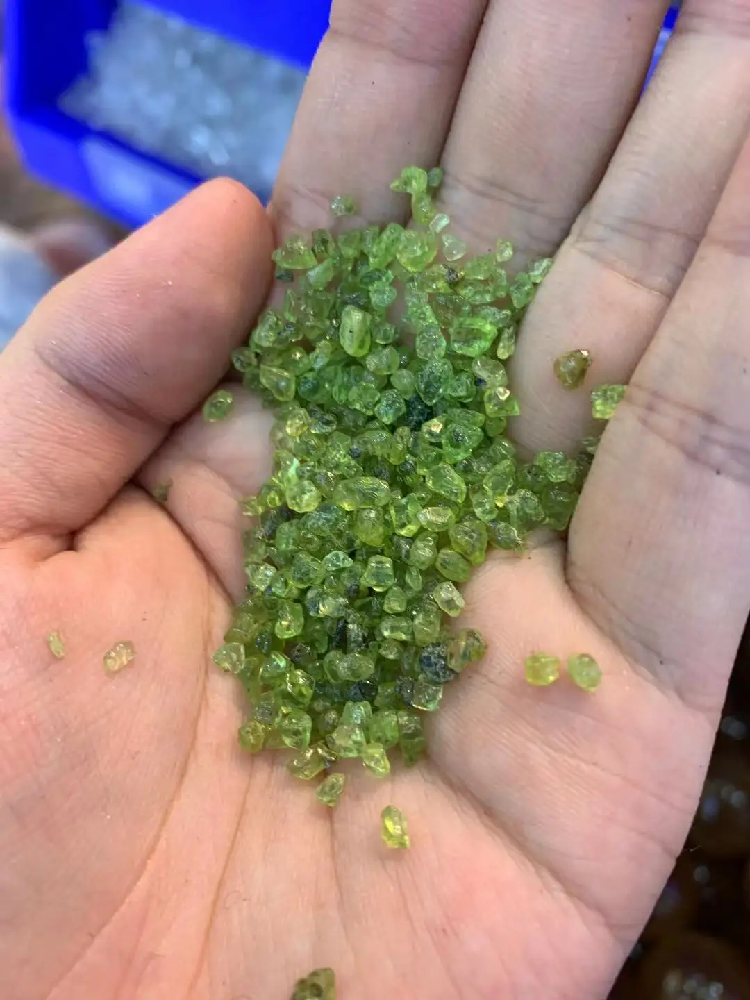 100 g 2-4 mm Naturstein, Perido-Quarz, Olivin, grüner Kristall – Bild 3