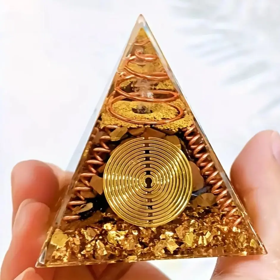Kristall-Chakra-Orgonit-Pyramide mit Tigerauge-Stein, Kupferspirale, farbigem Harzstein-Dekor, goldener