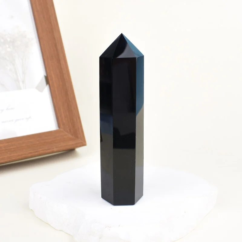 Natürlicher Obsidian-Kristall, Obelisk-Punkt, Mineralprobe, Kunsthandwerk, Stein, schöne Verzierung