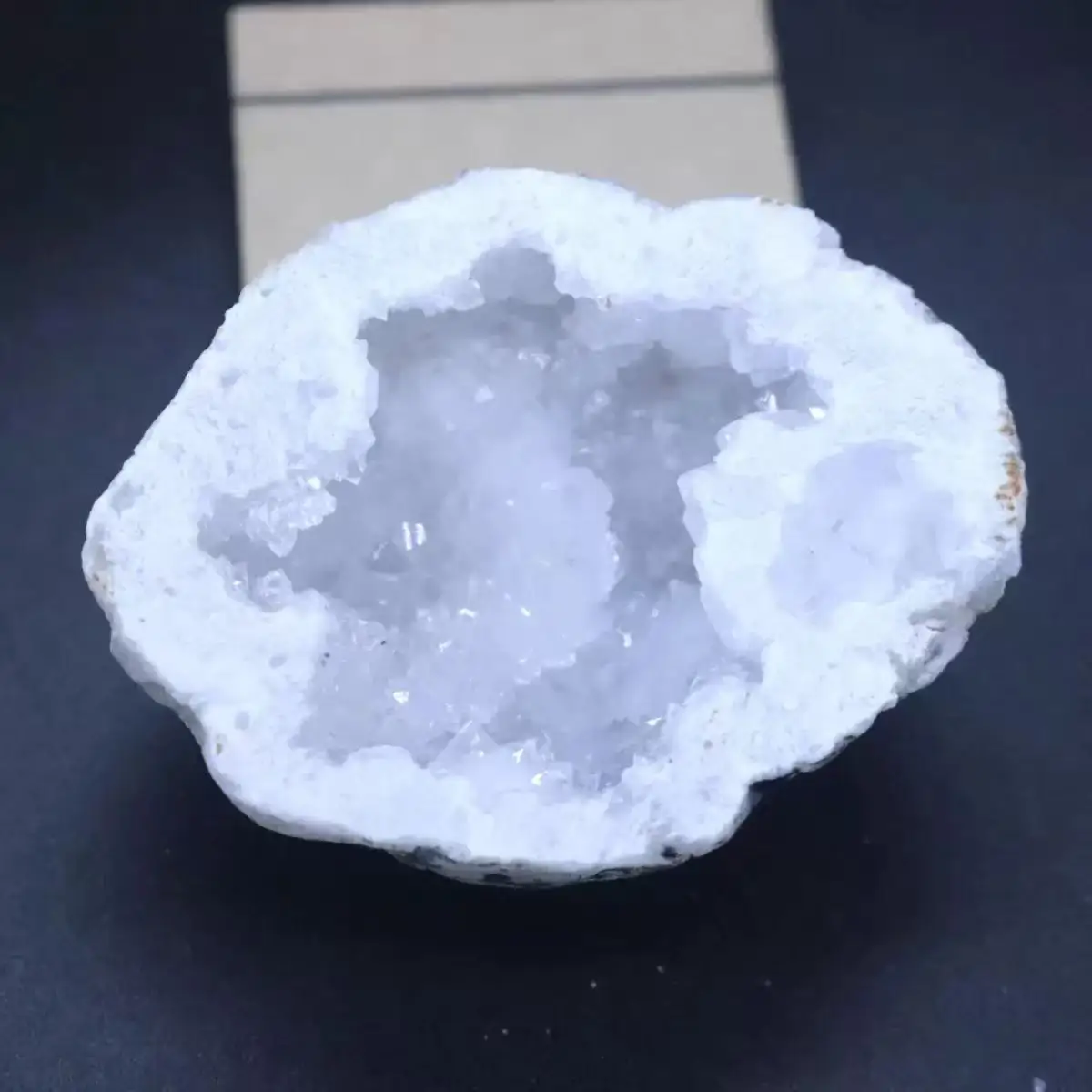 Aura-Achat-Geoden-Cluster, unregelmäßiger galvanisierter Druzy-Stein, farbenfrohes Chakra-Mineralexemplar