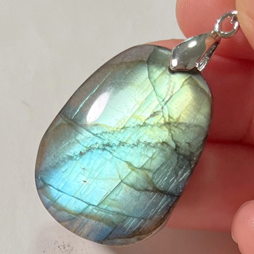 Halsketten-Anhänger aus Naturstein mit Unregelmäßiger Form, Blauer Labradorit-Anhänger